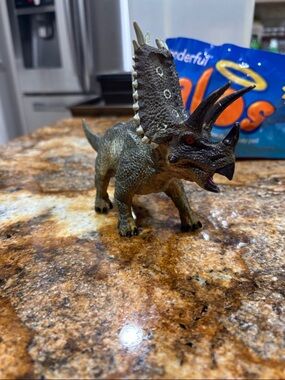 Realistic Triceratops Dinosaur Figure - Brown & Olive Green